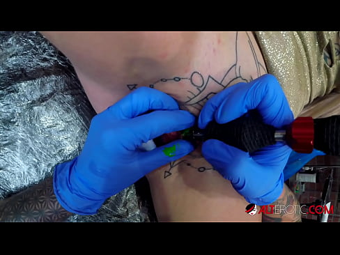 ❤️ Sully Savage-k izugarri tatuatu zuen klitorian tatuaje bat egin zuen ️ Porno vk pornoan eu.hentaiteca.ru